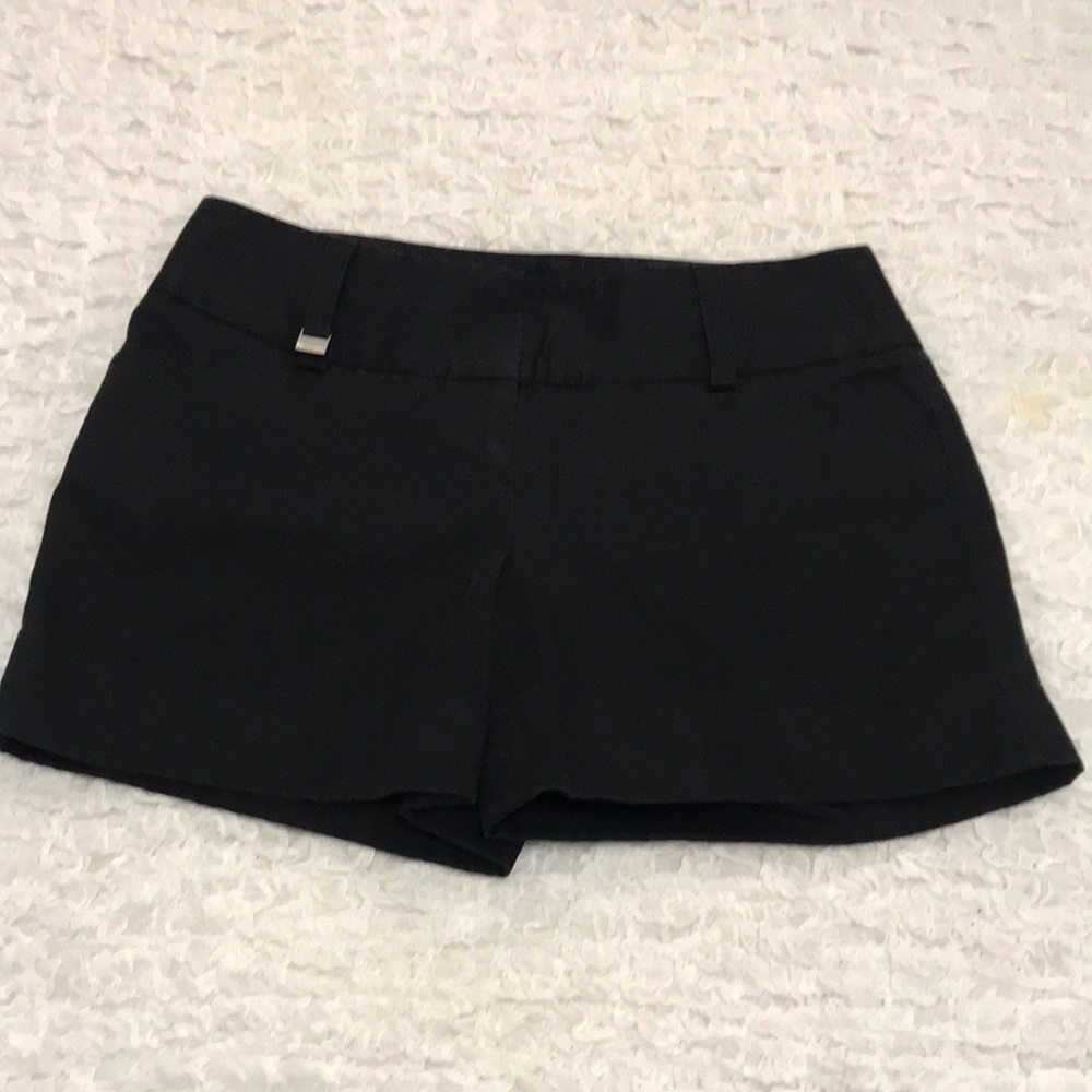 EXPRESS DESIGN STUDIO Women’s Black Shorts. Size 2